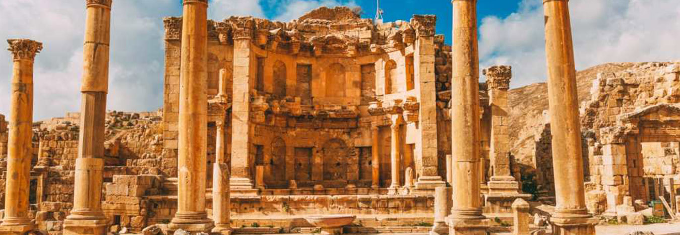 Ancient Roman ruins and colonnaded streets of Jerash in Jordan