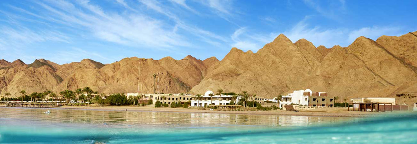 Turquoise waters and sandy beaches at a luxury resort in Hurghada on the Red Sea.