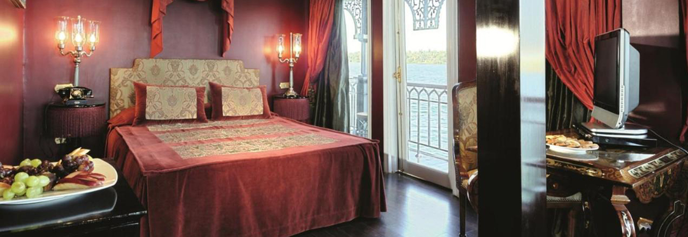 A beautifully decorated luxury suite on the SS Misr featuring vintage royal-style décor.