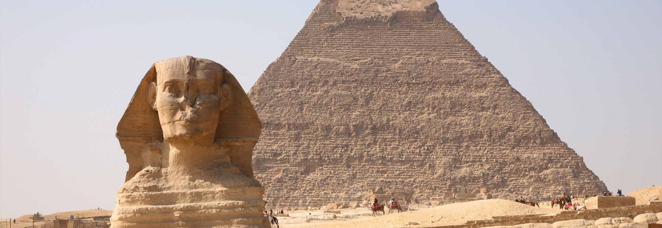 The Great Pyramids of Giza standing majestically under the Egyptian sun - Avatar Travel.